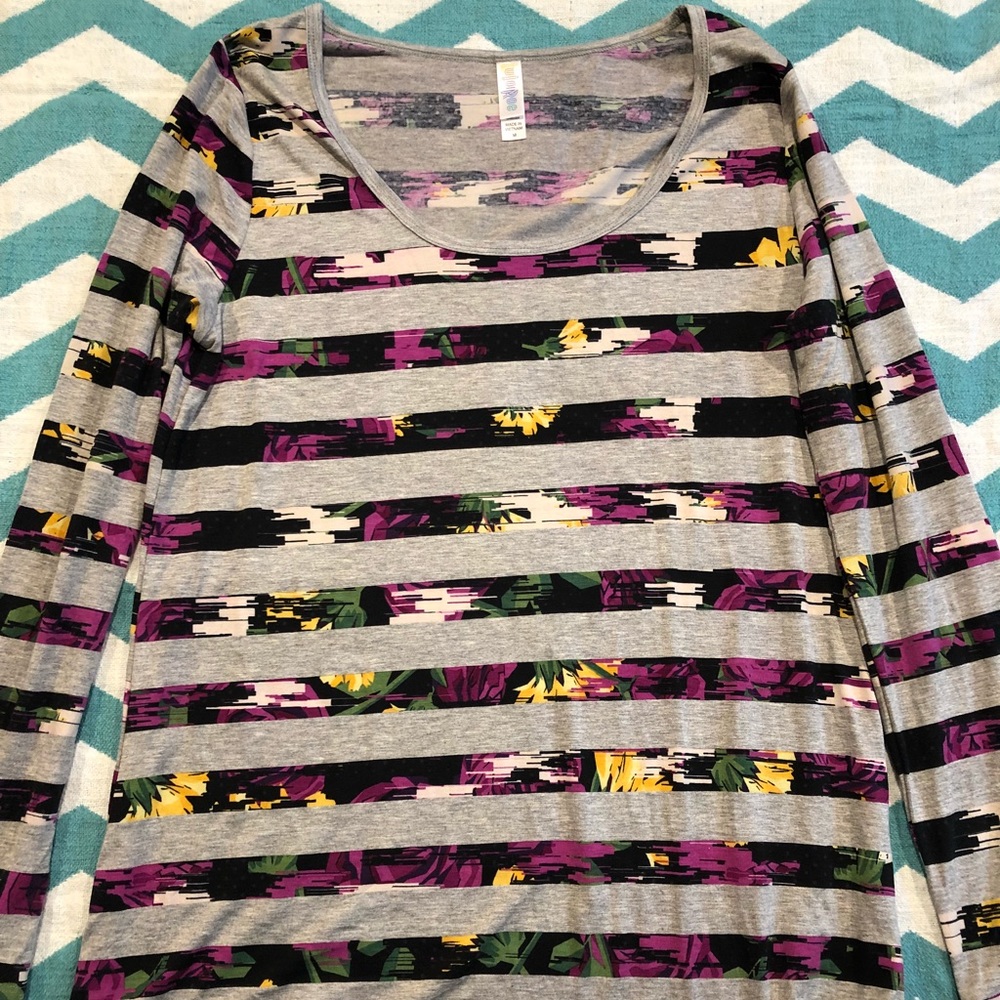 LuLaRoe Lynae long sleeve shirt, size medium.